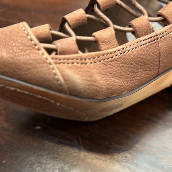 Stylish Vince Camuto Evel Caged Gladiator suede tan sandals. - Picture 4 of 10